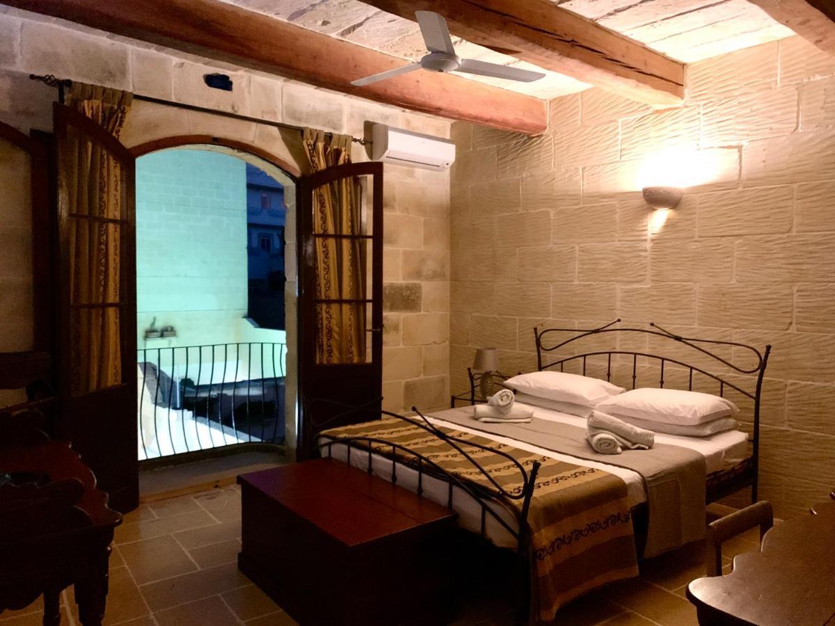 Family & Private Pool Very Good 8 *