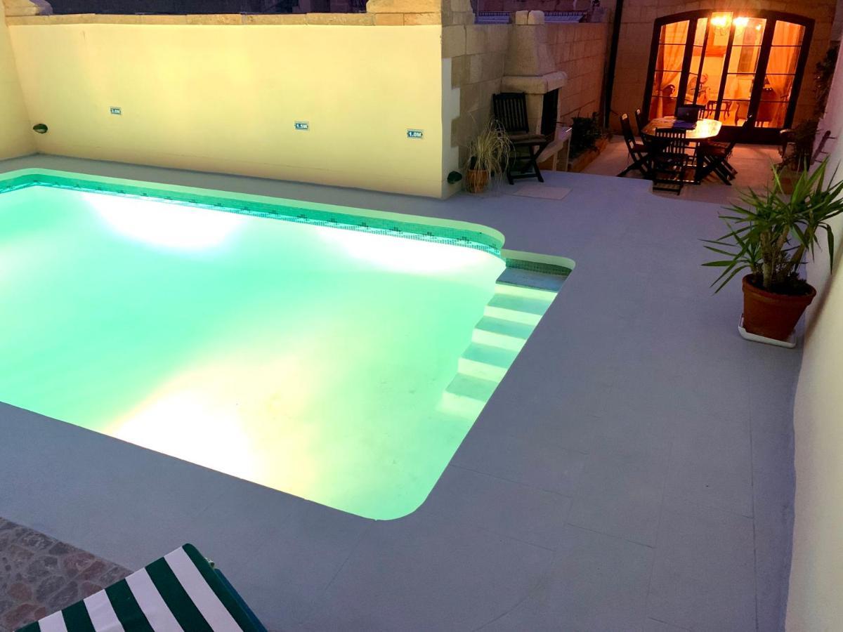 Family & Private Pool Very Good 8 Mgarr