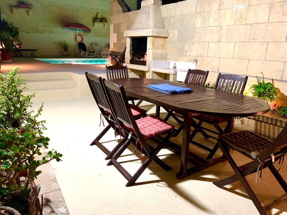 Family & Private Pool Very Good 8 Mgarr