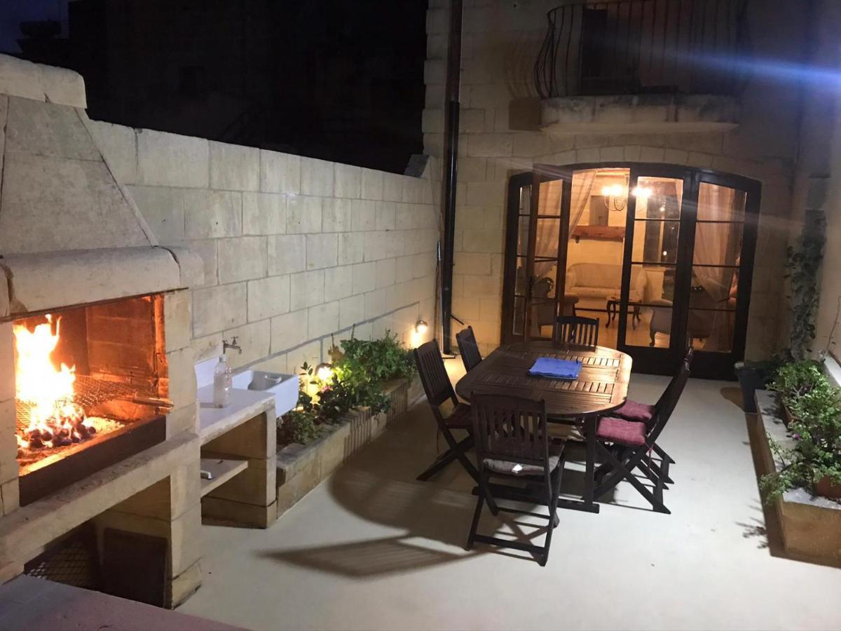 Family & Private Pool Very Good 8 *