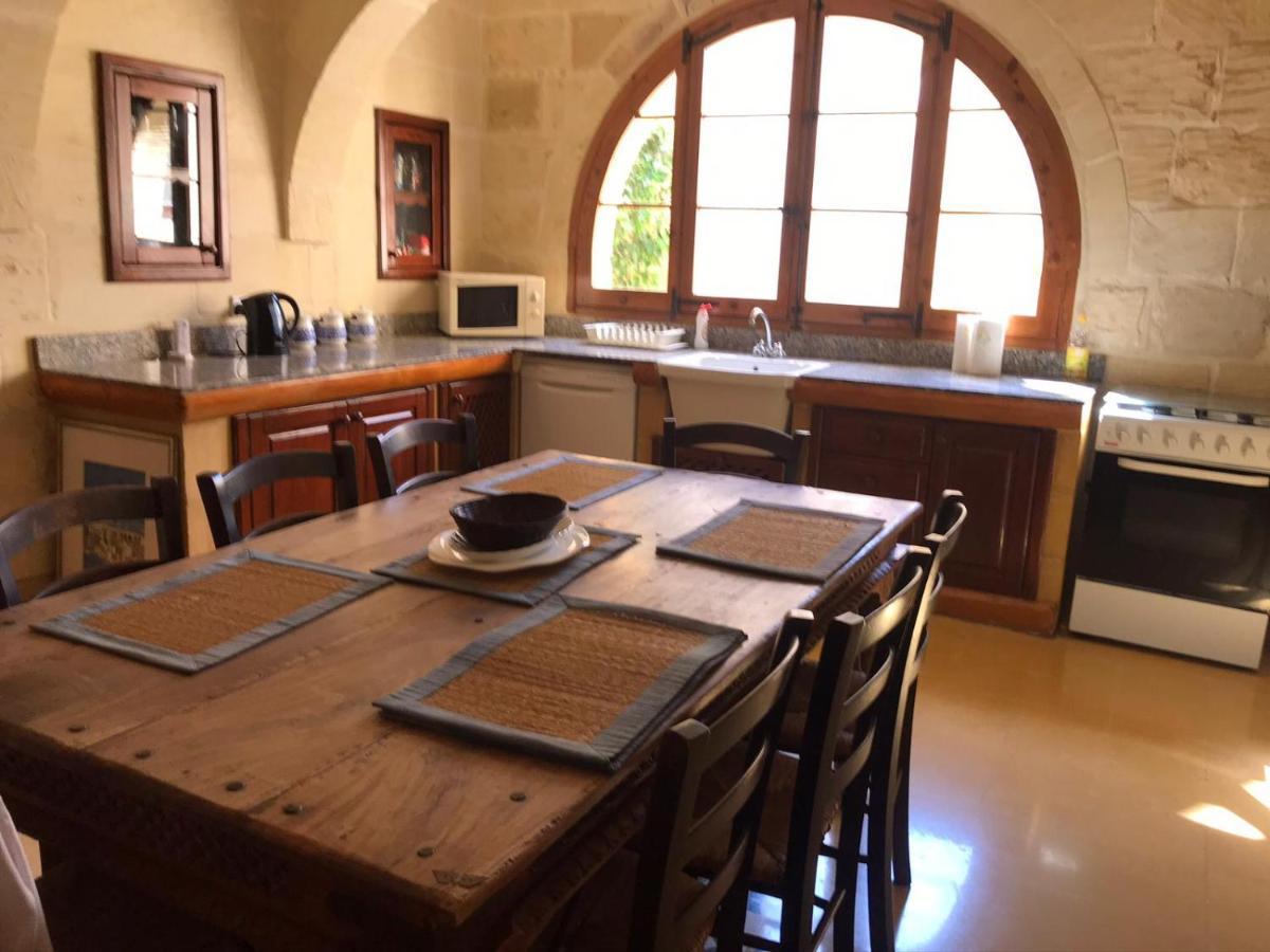 Family & Private Pool Very Good 8 Mgarr