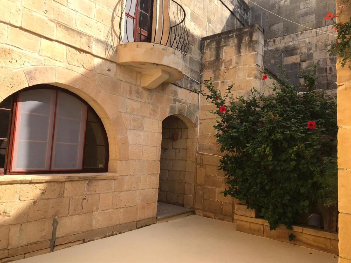 Family & Private Pool Very Good 8 Villa Mgarr
